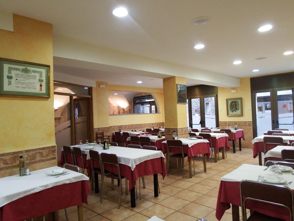 Apartamentos Fonda Finet Sant Feliu De Pallerols Ngoại thất bức ảnh