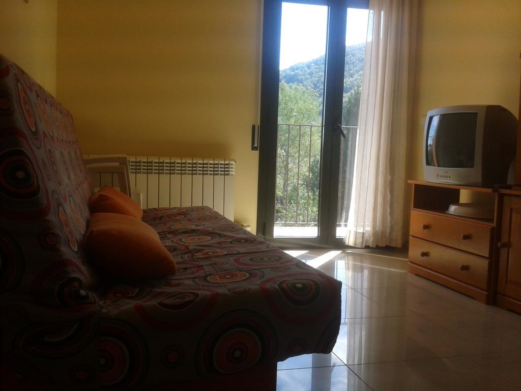 Apartamentos Fonda Finet Sant Feliu De Pallerols Phòng bức ảnh