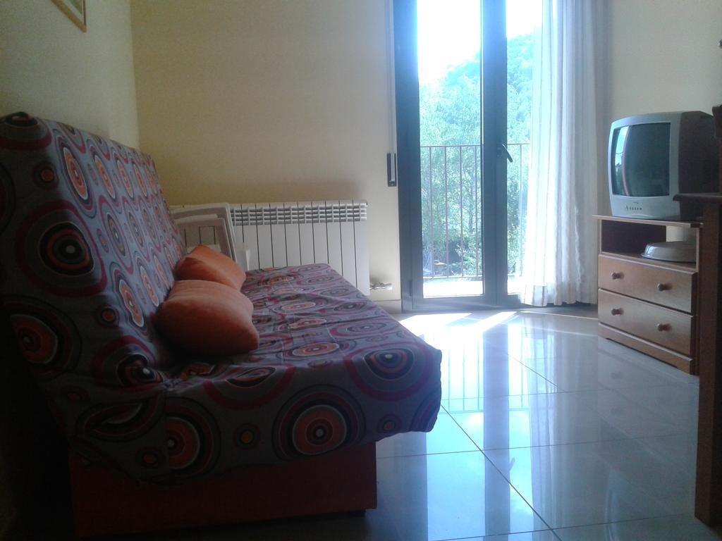 Apartamentos Fonda Finet Sant Feliu De Pallerols Ngoại thất bức ảnh