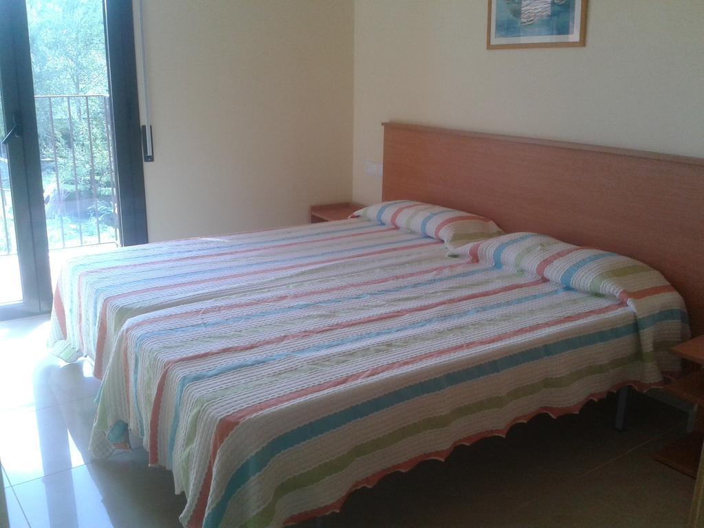 Apartamentos Fonda Finet Sant Feliu De Pallerols Phòng bức ảnh